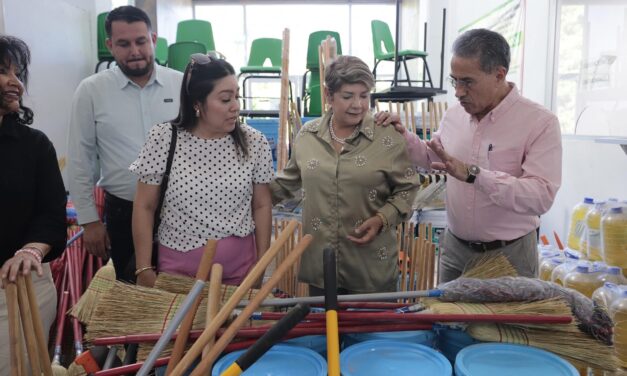 Cecilia Ramírez Montoya entrega equipamiento y materiales a 29 escuelas de Guasave