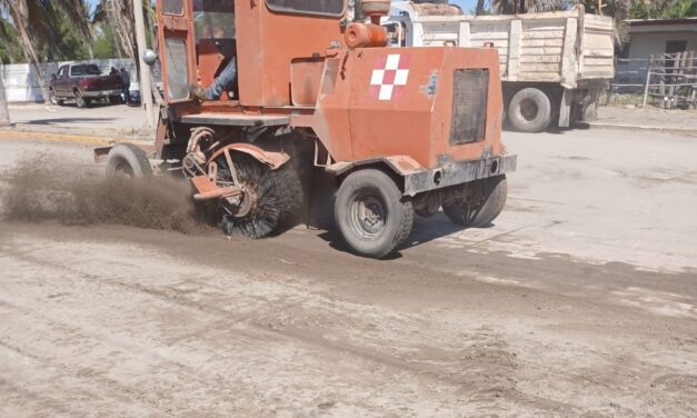 Retiran 80 dompes de arena del bulevar Tiburón tras marejadas en Las Glorias