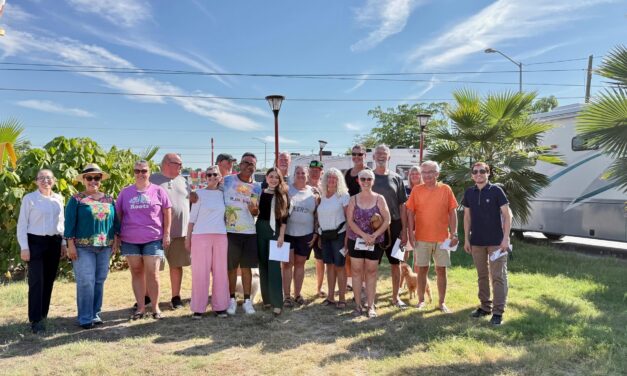 Guasave recibe con calidez a turistas canadienses que recorren México en motorhomes