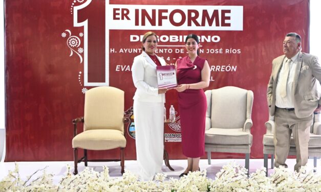 Evangelina Llanes presenta su Primer Informe de Gobierno en Juan José Ríos