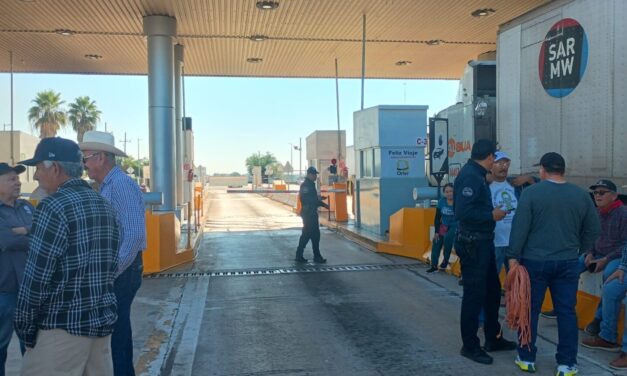 Productores agrícolas se manifiestan de forma pacífica en casetas de peaje de Sinaloa