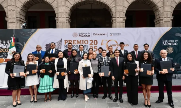 Luis Carlos López Valenzuela recibe el Premio Nacional del Deporte 2025 en Palacio Nacional