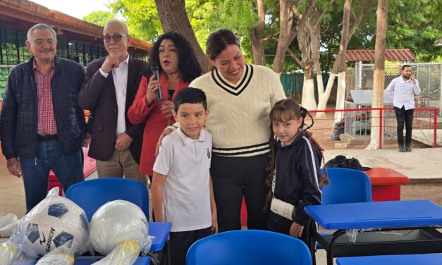 Ayuntamiento fortalece educación en Juan José Ríos con entrega de mobiliario escolar