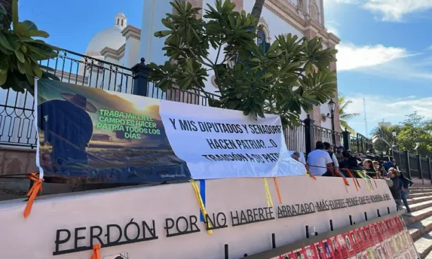 Productores agrícolas se manifiestan en Culiacán y exigen precio justo al maíz