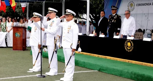 Gobernador Rocha Moya asiste al cambio de comandante de la Cuarta Región Naval