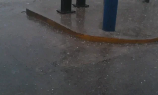 Granizada sorprende a habitantes de Guasave tras lluvias