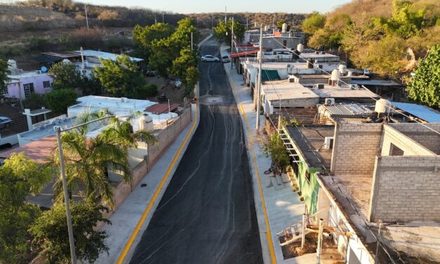Entregan obra de pavimentación asfáltica en la colonia Saúl Rubio de Sinaloa de Leyva