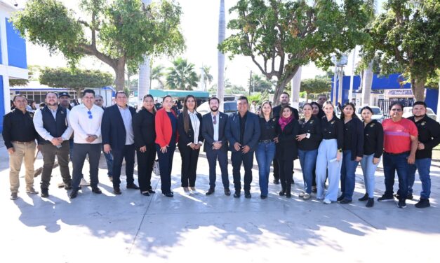 Alcaldesa participa en acto cívico en la Preparatoria UAS unidad Juan José Ríos