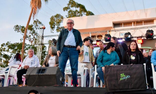 Más de 120 mil asistentes disfrutan desfile del Carnaval Guamúchil 2026 junto al gobernador