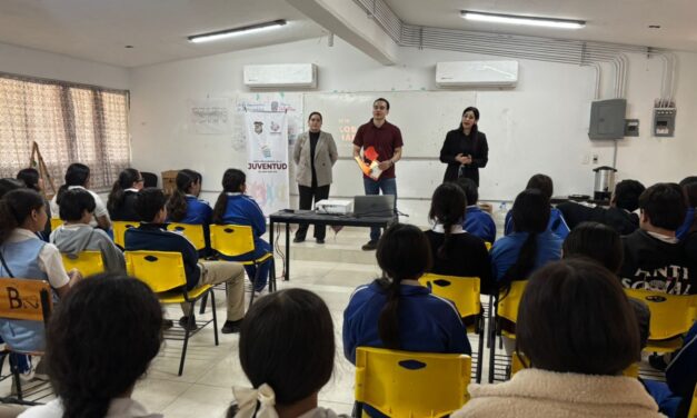Dirección de Juventud imparte conferencia sobre hábitos positivos en secundaria de JJR