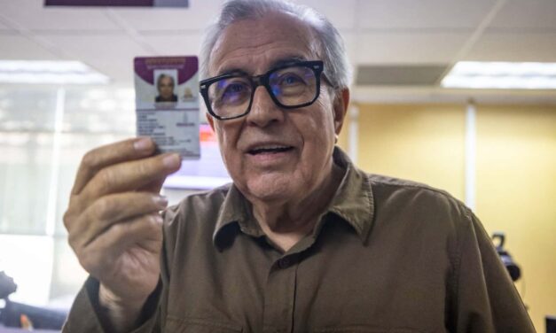 Rocha tramita su licencia permanente y promueve el programa en Sinaloa