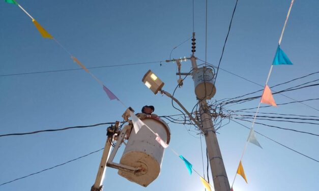 Gobierno de Juan José Ríos refuerza alumbrado público con mantenimiento y rehabilitación