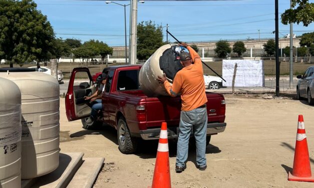 Impulsan apoyo a la economía familiar con entrega de tinacos a bajo costo en Juan José Ríos