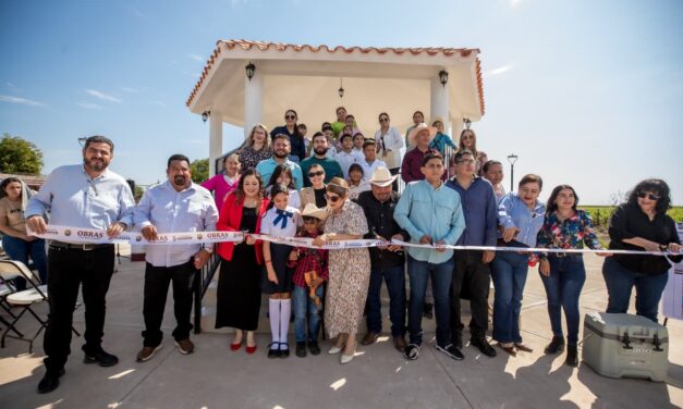 Al son de “La Adelita”, niñas y niños estrenan plazuela y kiosco en El Palmarito de los Angulo
