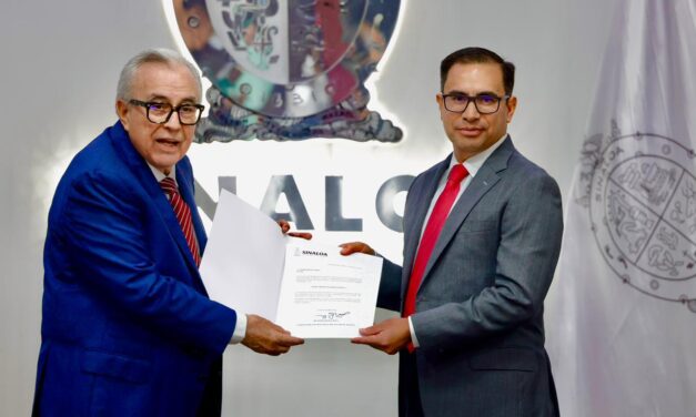 Rocha toma protesta a Sinuhé Téllez como nuevo secretario de Seguridad en Sinaloa