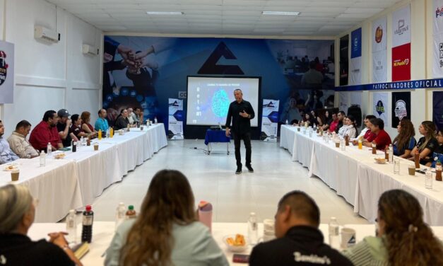 CANACO Guasave impulsa capacitación empresarial con conferencia “El reto de vender”