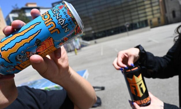 Alertan sobre riesgos graves por consumo de bebidas energéticas en jóvenes