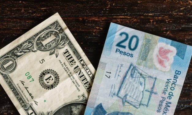 Dólar abre la semana en 17.77 pesos; señales de estabilidad en el mercado