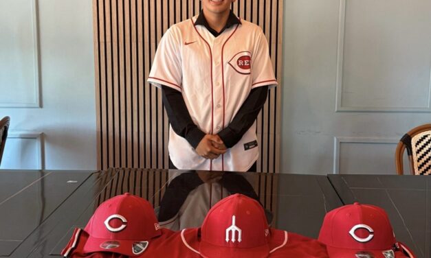 Joven de Guasave firma con Cincinnati y da el salto al beisbol de Grandes Ligas.