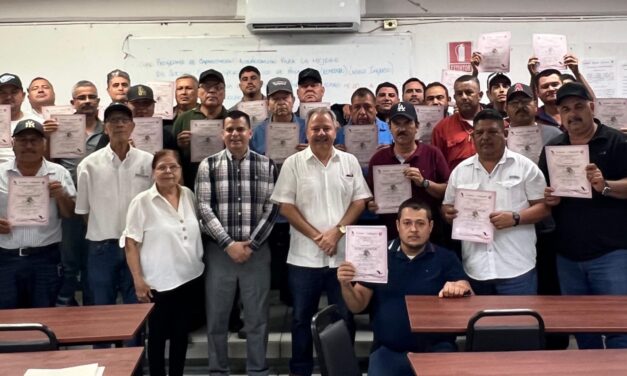 Concluyen 29 conductores capacitación para mejorar servicio de transporte público en Guasave