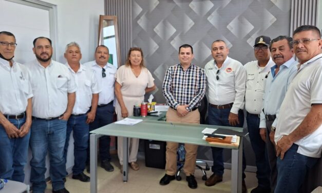 Vialidad y Transportes dialoga con taxistas de Guasave para fortalecer el servicio público