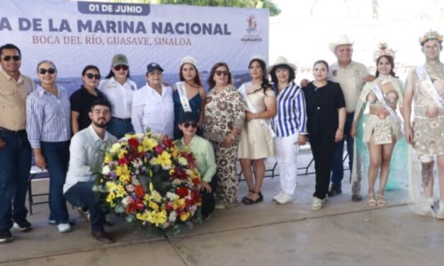Coronan a reinas y reyes del Día de la Marina en Boca del Río; honran a pescadores y marinos con ofrenda floral