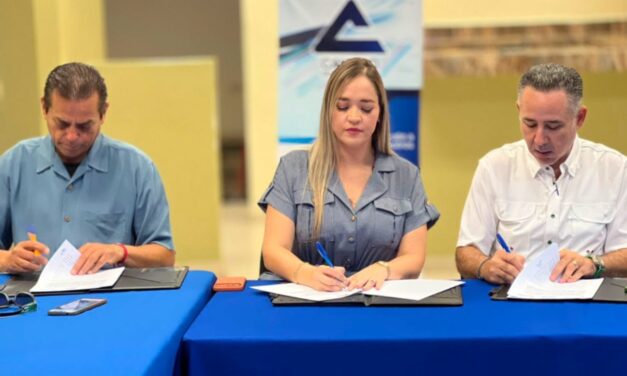Canaco Guasave y Coepriss firman convenio para fortalecer la capacitación sanitaria de comercios