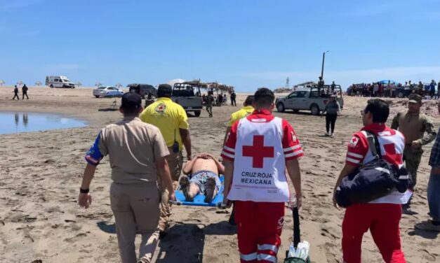 Voluntario de Protección Civil rescata a bañista arrastrado por el mar en Las Glorias