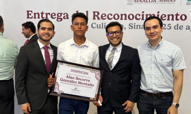 Alan Socorro pone en alto a Juan José Ríos con el Reconocimiento Estatal a la Juventud
