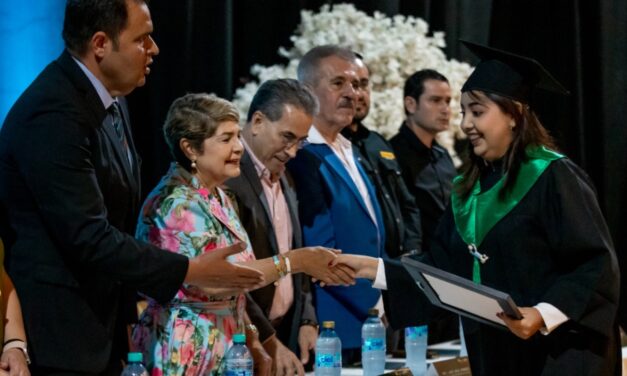 Egresan 136 jóvenes de Conalep Guasave; llaman a poner su talento al servicio del municipio