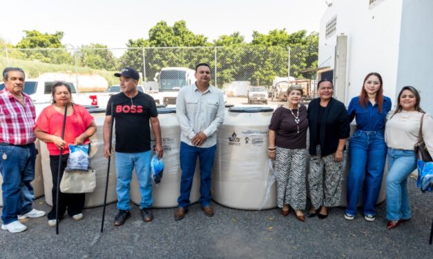 Entregan tinacos y cisternas subsidiados a familias y escuela de Guasave