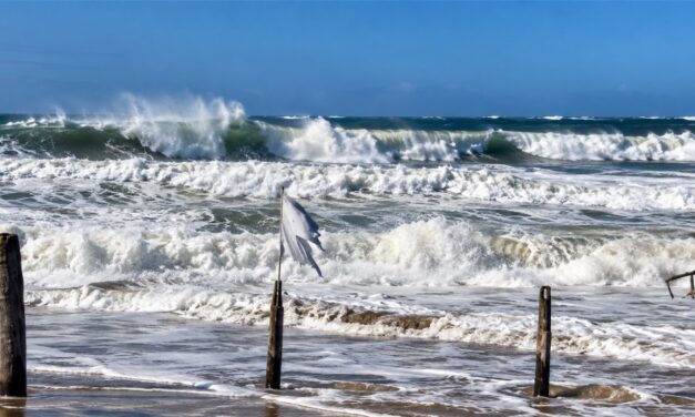 Polo provoca aumento del nivel del mar y entrada de agua en costas de Sinaloa
